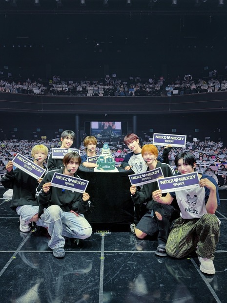 【NEXZ】1st FAN MEETING夜公演ステージ記念写真