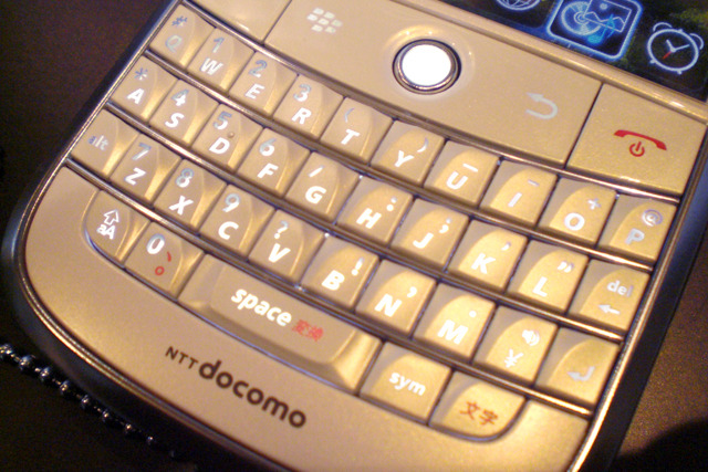 12月3日の発売が決まった「BlackBerry Bold」のホワイトバージョン