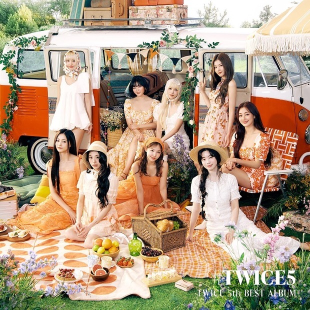 5thベストアルバム『#TWICE5』通常盤ジャケット写真