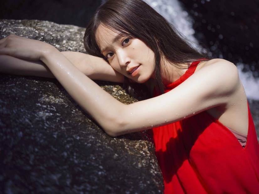 日向坂 46佐々木久美 1st 写真集「めくる日々」（撮影／藤原宏）