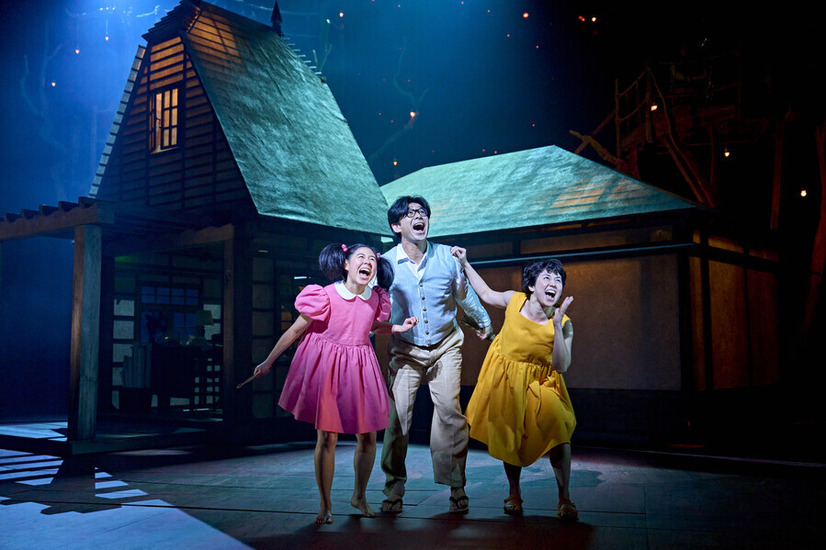 Mei (Victoria Chen), Tatsuo (Dai Tabuchi) and Satsuki (Ami Okumura Jones) in My Neighbour Totoro. (C) Manuel Harlan (C) RSC and Nippon TV