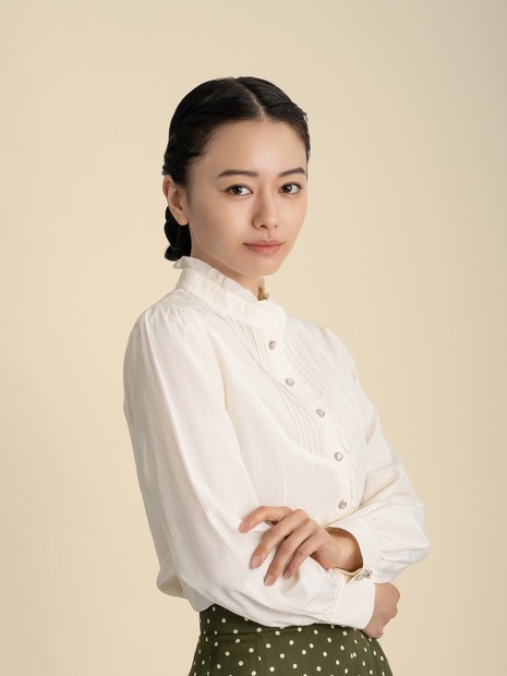 芳森芙美子役の山本舞香　(C)フジテレビ