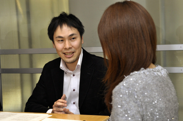 「ホットスポットは通信の方式として、とても合理的なんです」と説明する石岡さん。