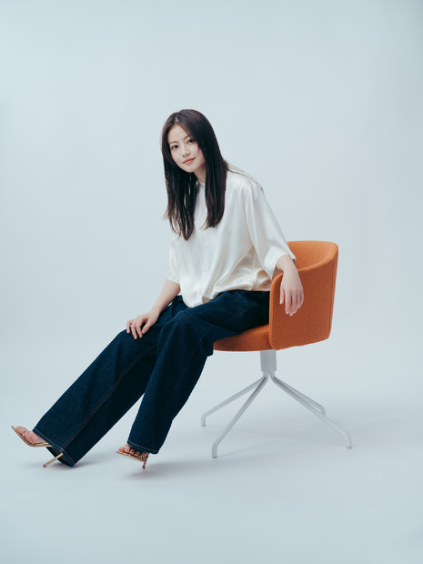 今田美桜（ヘアメイク／渡嘉敷愛子　スタイリング／小蔵昌子）