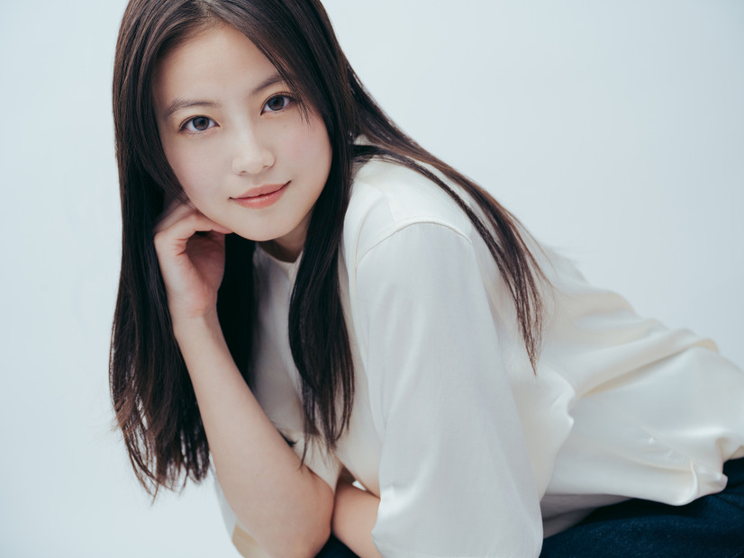 今田美桜（ヘアメイク／渡嘉敷愛子　スタイリング／小蔵昌子）