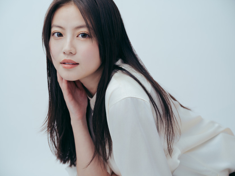 今田美桜（ヘアメイク／渡嘉敷愛子　スタイリング／小蔵昌子）