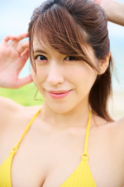 『SPA!デジタル写真集　吉瀬結「至高のフワフワえちえちお姉さん」』（扶桑社）誌面カット