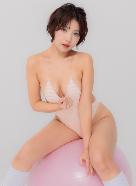 佐々木萌香の新作デジタル写真集『leotard girl』　（C）2025 As.