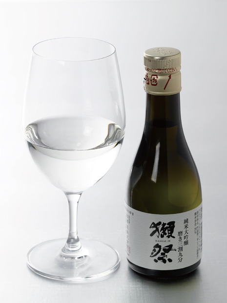 獺祭 グラス　630円（税込693円）獺祭 ミニボトル（180ml）1,180円（税込1,298円）