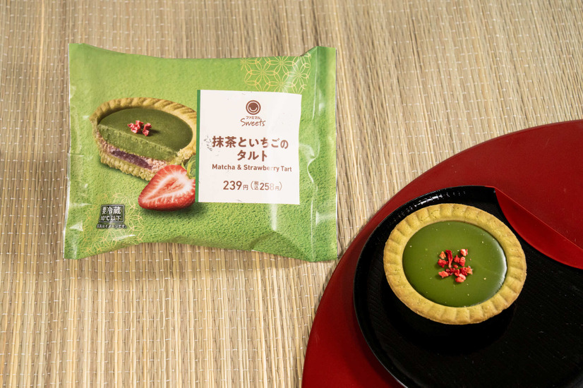 抹茶といちごのタルト【価格】239円（税込258円）