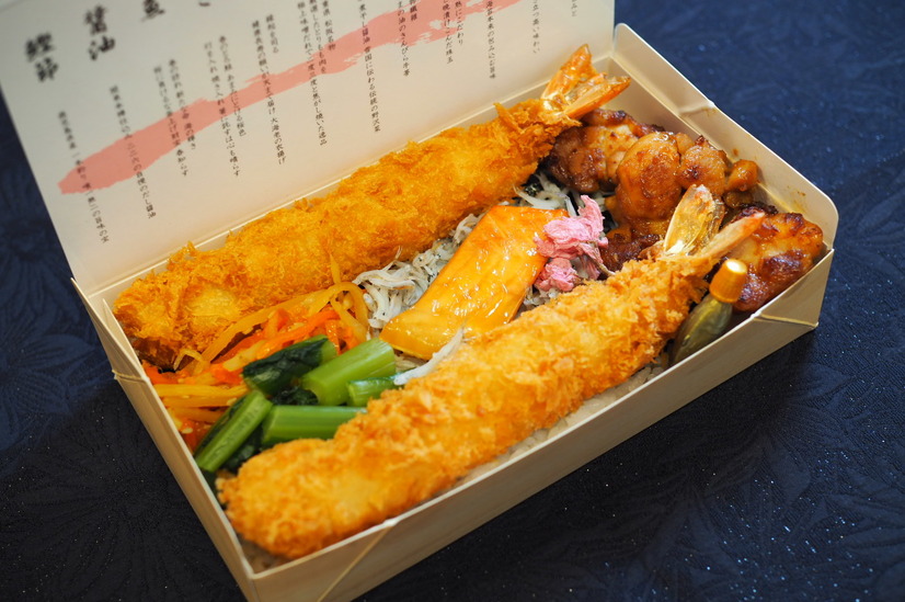 海苔弁「桜坂」(季節限定 2,200円 税込)