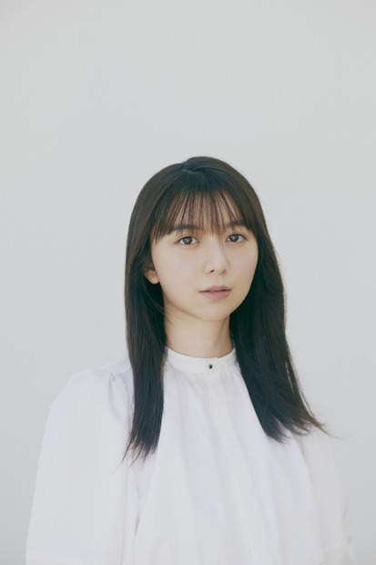上白石萌歌による写真集『charm charm』　（C）松岡一哲／講談社