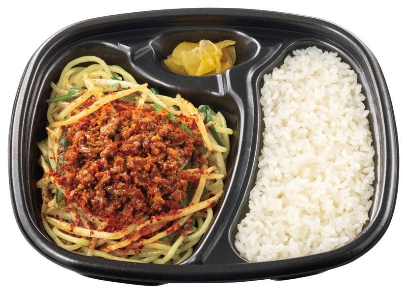 追い飯で最後まで楽しめる！辛旨台湾まぜ麺弁当 690円