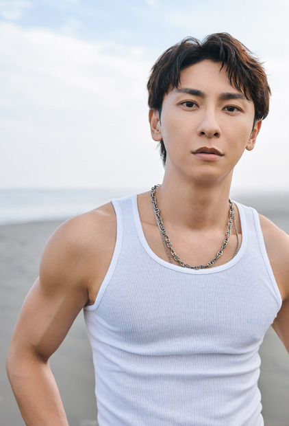 與真司郎の最新フォトエッセイ『人生そんなもん』　撮影／嶌原佑矢（UM）　(C)講談社