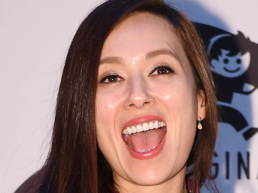 東京生まれ・“イギリス国籍捨て韓国人になった”女性タレント 『愛国歌』とともに帰化合格を報告