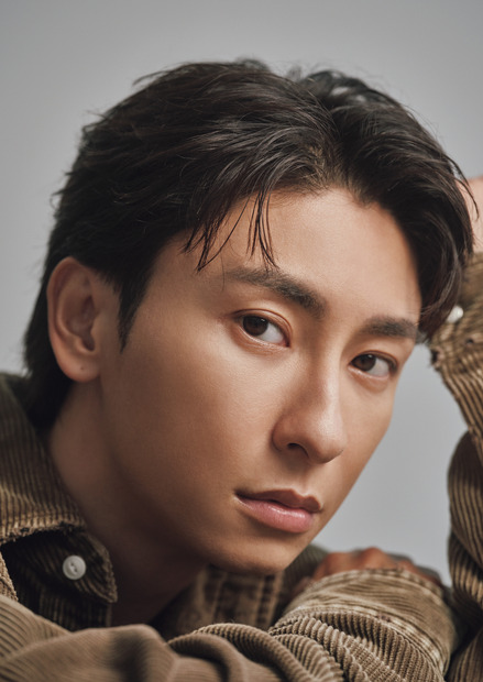 與真司郎のノンフィクションエッセイ『人生そんなもん』　撮影／嶌原佑矢（UM）　(C)講談社