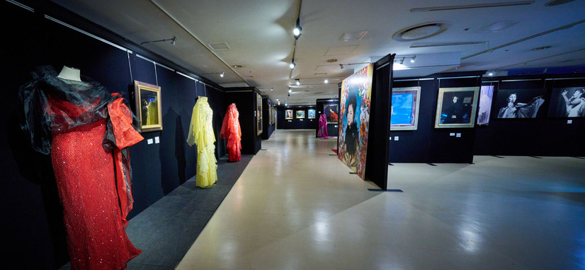 八代亜紀さんの回顧展「生きる～ありがとう・・・これからも～」