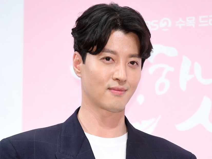 一瞬固まった表情…バツイチ韓国俳優、7歳愛娘との約束を守るため新居探しに奮闘！