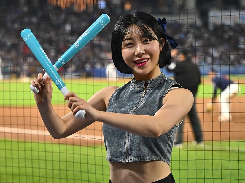 韓国バスケチア、“究極曲線美”で視線強奪！美くびれあらわな大胆ポーズに反響「惚れちゃう」【PHOTO】
