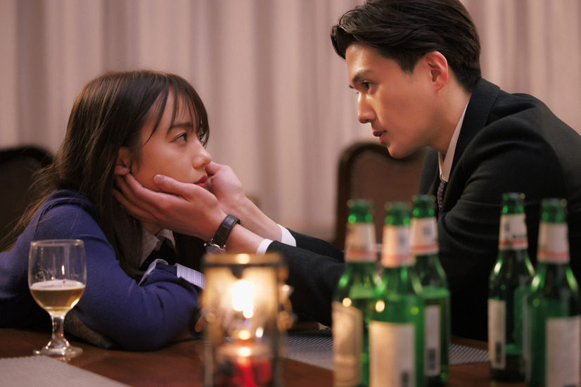 『あやしいパートナー』第1話先行カット　(C)「あやしいパートナー」製作委員会・MBS