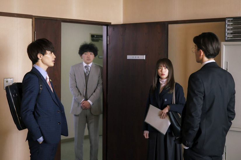 『あやしいパートナー』第1話先行カット　(C)「あやしいパートナー」製作委員会・MBS