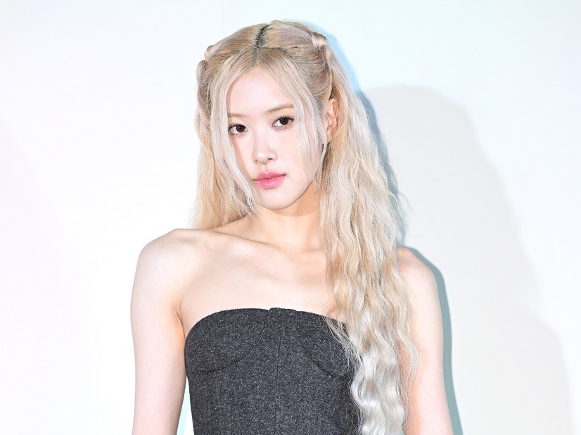 BLACKPINK・ ロゼがスポーティールックに変身！フェミニンな美しさを披露【PHOTO】