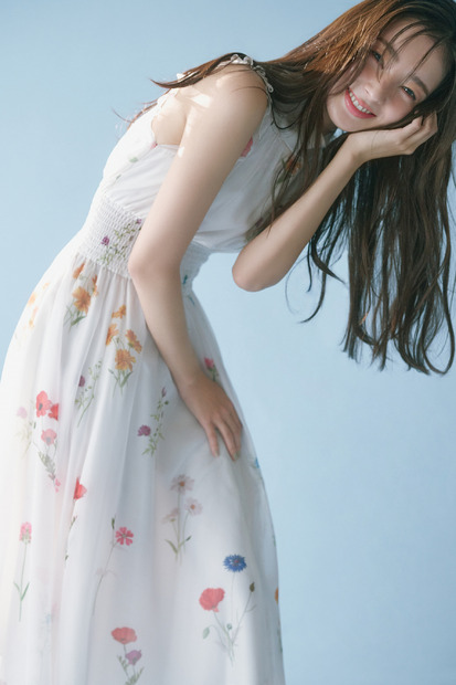 宮本茉由が着こなす、「2025 SUMMER　COLLECTION」