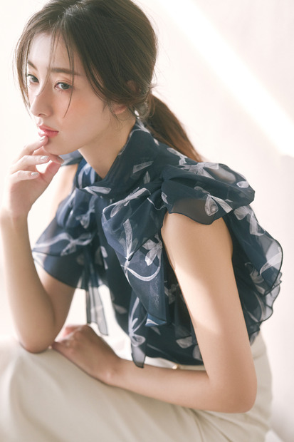 宮本茉由が着こなす、「2025 SUMMER　COLLECTION」