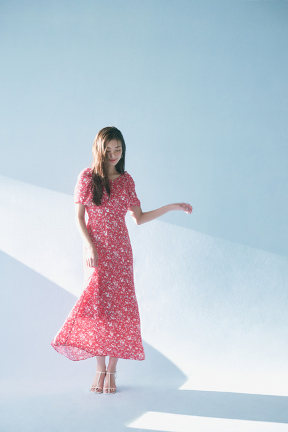 宮本茉由が着こなす、「2025 SUMMER　COLLECTION」