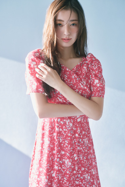 宮本茉由が着こなす、「2025 SUMMER　COLLECTION」