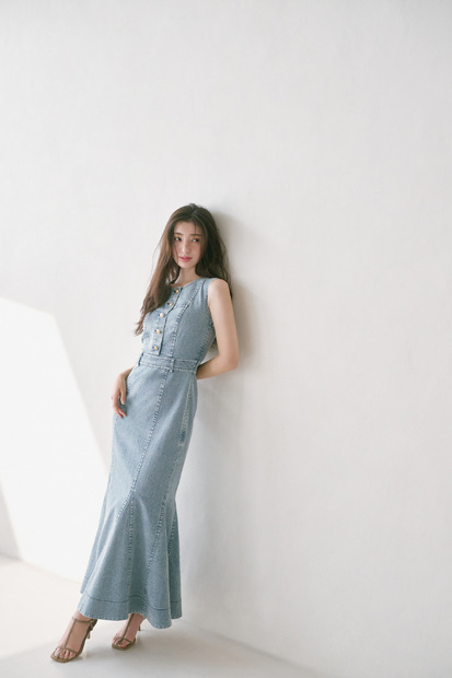 宮本茉由が着こなす、「2025 SUMMER　COLLECTION」