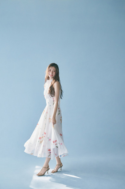 宮本茉由が着こなす、「2025 SUMMER　COLLECTION」