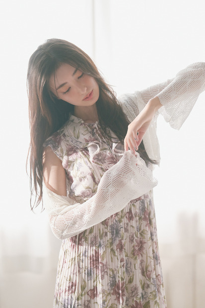 宮本茉由が着こなす、「2025 SUMMER　COLLECTION」