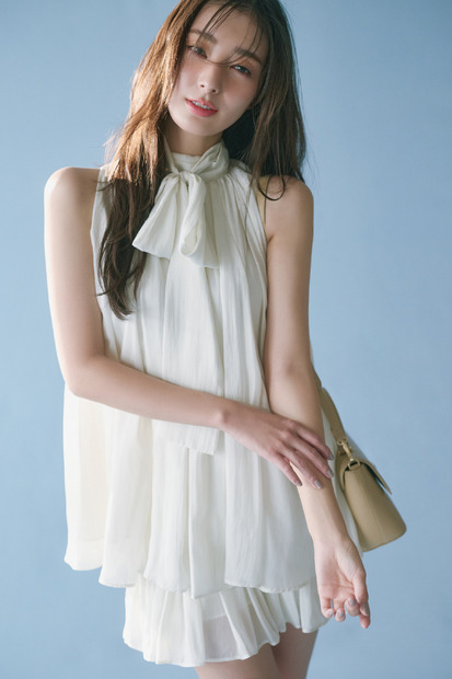 宮本茉由が着こなす、「2025 SUMMER　COLLECTION」