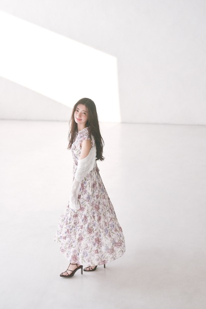 宮本茉由が着こなす、「2025 SUMMER　COLLECTION」