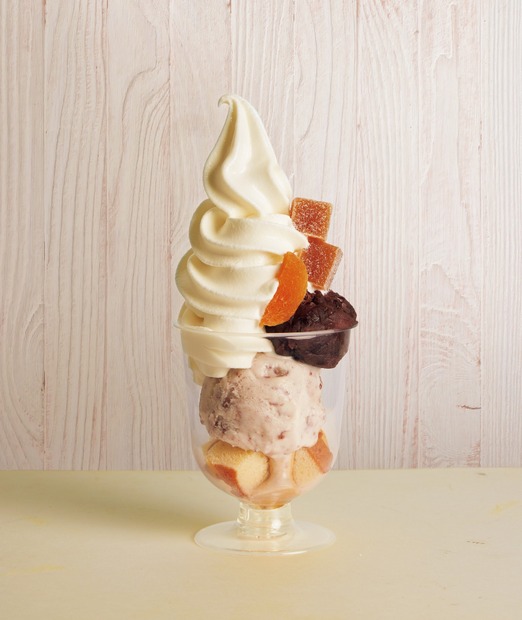 円山牛乳販売店「ミルクとあんこのパフェ」イートイン 1,100円(1個)