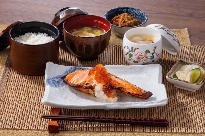 銀鮭粕漬け焼き膳　１,７９０円（税込１,９６９円）