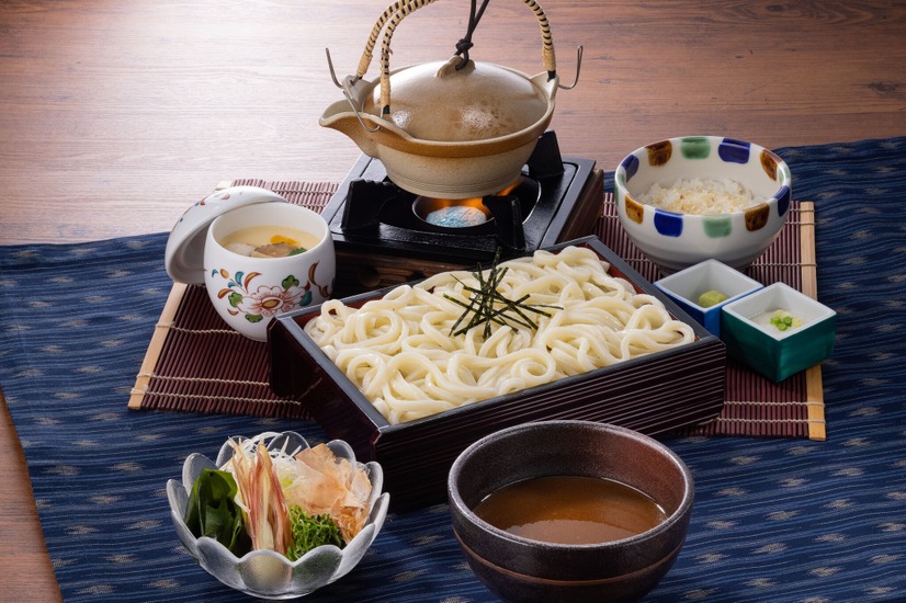 煮干しつゆざるうどん　１,５９０円（税込１,７４９円）