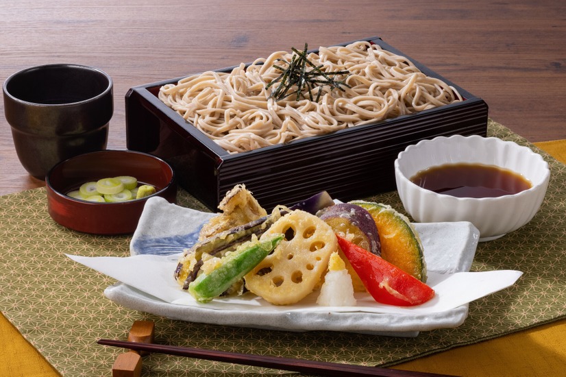 野菜天せいろ北海道そば　１,４２０円（税込１,５６２円）