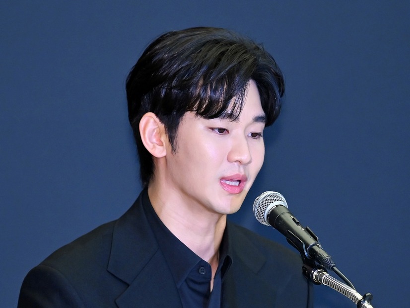 “未成年交際疑惑”を否定したキム・スヒョン、誹謗中傷に法的措置へ「告訴状を提出した」【全文】
