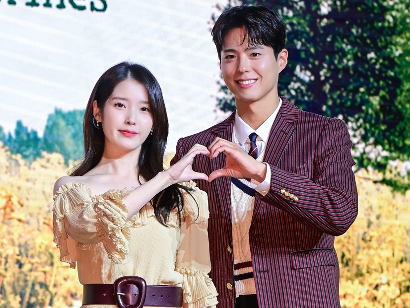 IU＆パク・ボゴム主演『おつかれさま』、6週連続話題性1位に！