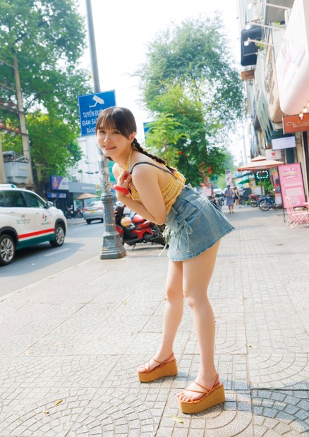 『相良茉優 写真集 He Me to ひ み つ』（講談社）掲載カット（C）近藤宏一／講談社