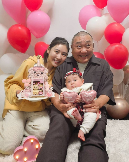 左から西野未姫、にこりちゃん、山本圭壱（写真は西野未姫の公式ブログから）