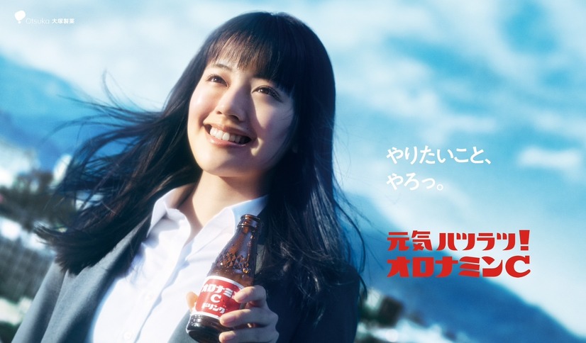上坂樹里が出演する「オロナミンC」新CMのキービジュアル