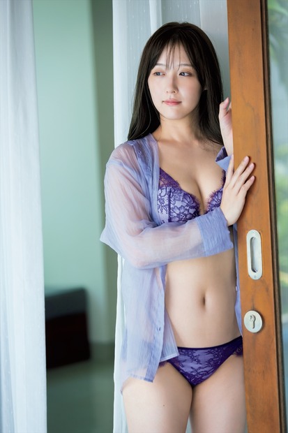 SKE48・鎌田菜月の初写真集『やさしい日差し』　(C)KADOKAWA (C)Zest, Inc. PHOTO/田中智久