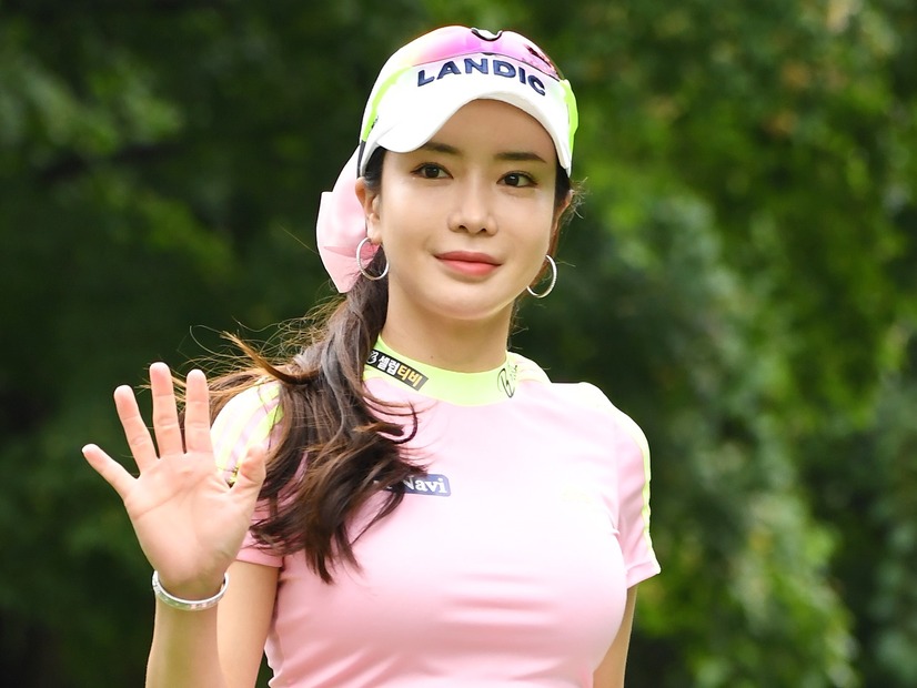 韓国女子ゴルファーのアン・シネがユーチューバー転身!? 個人チャンネル開設発表「必ず登録して！」