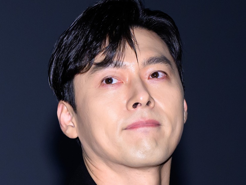 まさに“短パンの似合う40代”！『愛の不時着』俳優ヒョンビン、前髪下ろしたラフSHOTに胸キュン