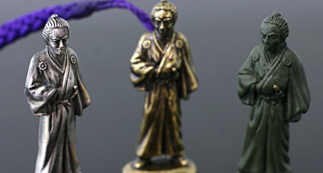 【左】銀色/【中】金色/【右】青銅色