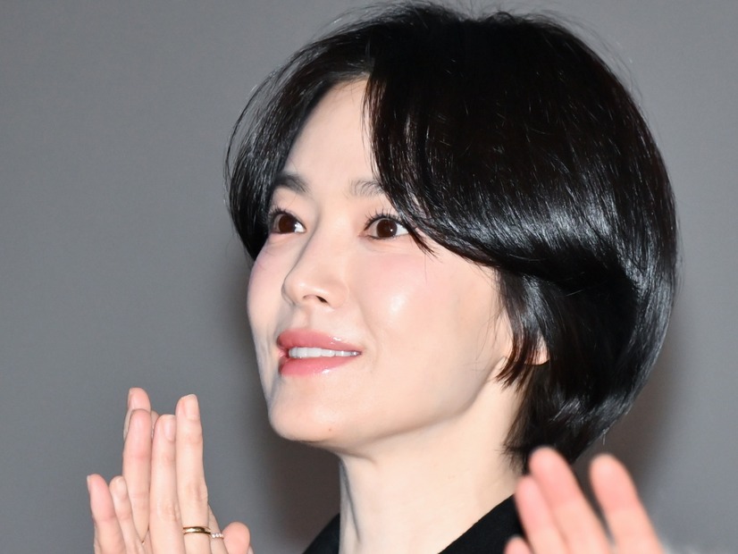 これぞ美の頂点…ソン・ヘギョ、純白ドレス姿に「色気がすんごい」と絶賛の声【PHOTO】