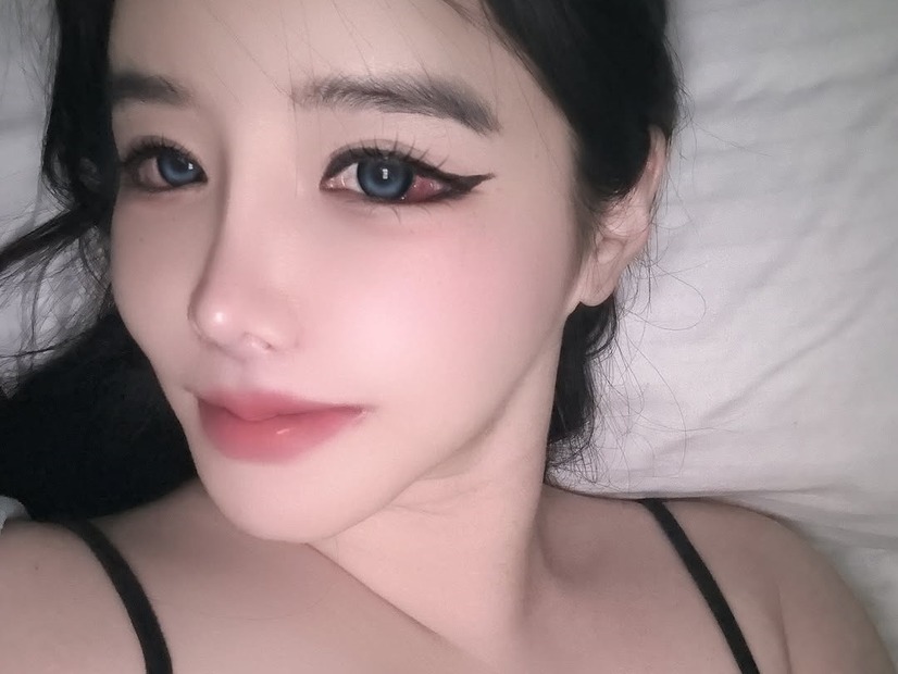 “顔面フィルター疑惑”を一蹴！2NE1パク・ボムのナチュラル美貌が話題に、論争終結の1枚